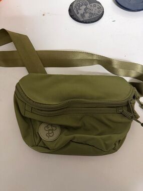Baboon to the a moon 3 L crossbody Olive Green Crossbody Sling Bag - Men